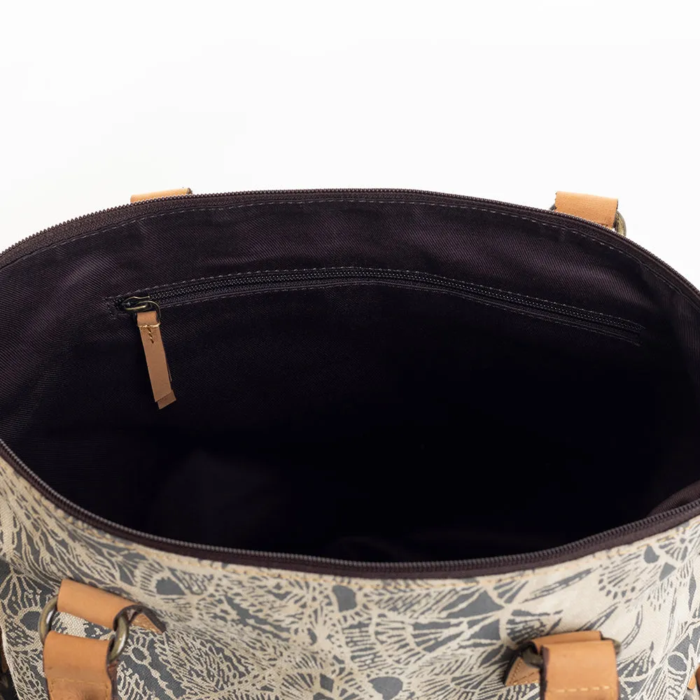 Aventure Tote Bag
