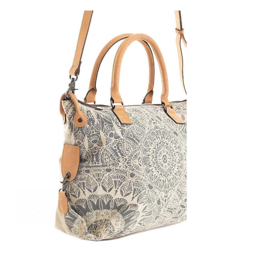 Aventure Tote Bag